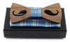 Noeud papillon Rustic-Tac en bois noyer- decoupe en forme de moustache et mouchoir bleu-vue de face