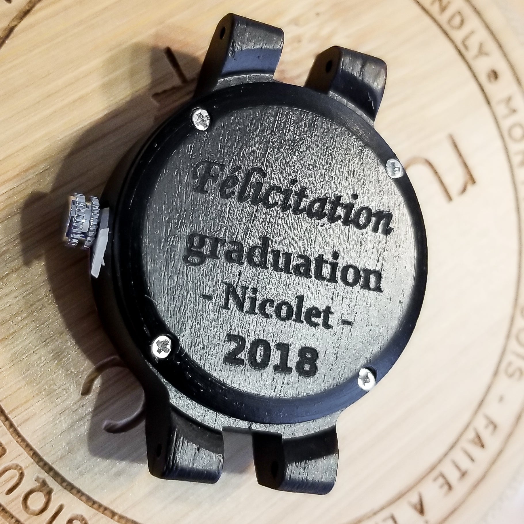 Graduation Pour Machine Cadeaux Graduation | Rustic-Tac - Montres en bois personnalisées ...