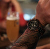 WILD LIGHTNING TN20 – Montre en bois pour homme portée au poignet
