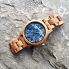 WILD ROCK RK10B – Montre en bois de Koa avec cadran en marbre bleu sur fond de pierre