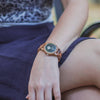 WILD WAVE WFB10 – Montre en bois de zébrano pour femme portée au poignet