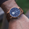WILD WAVE WHB10 – Montre en zébrano pour homme portée au poignet